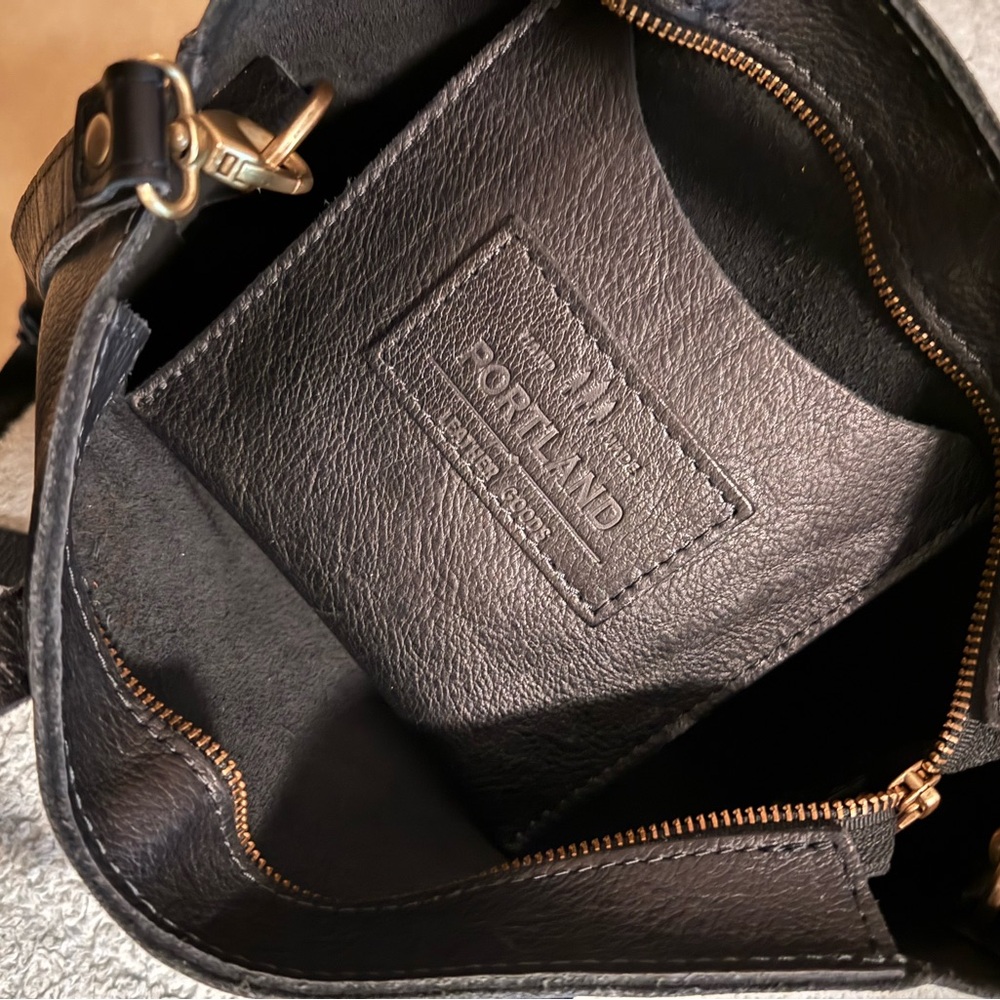 Black Portland Leather Medium Crossbody Bag - Picture 3 of 3